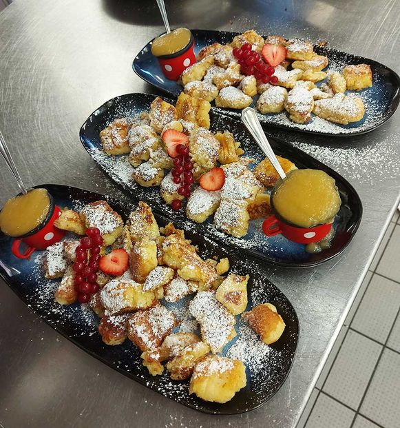 Kaiserschmarren mit Apfelmuss 
