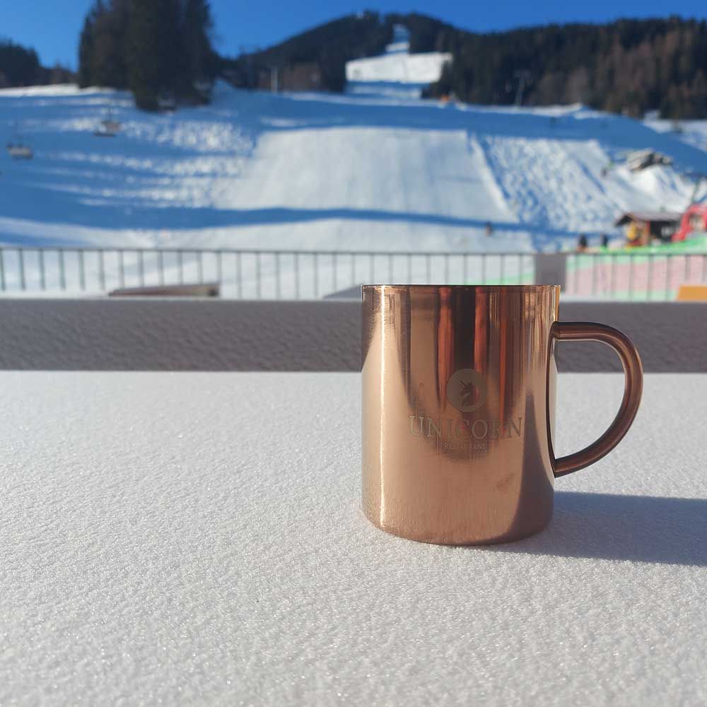 Tasse im Schnee
